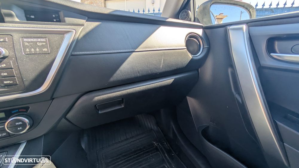 Toyota Auris Touring Sports 1.8 HSD Exclusive+Navi - 18