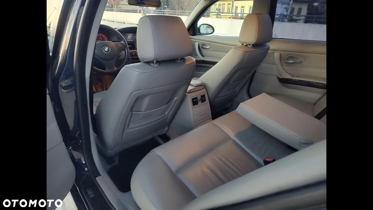 BMW Seria 3 330xi - 36
