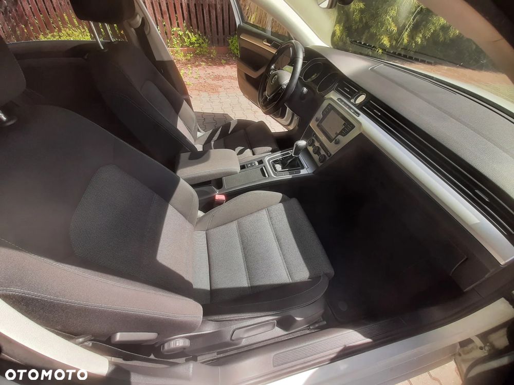 Volkswagen Passat - 16