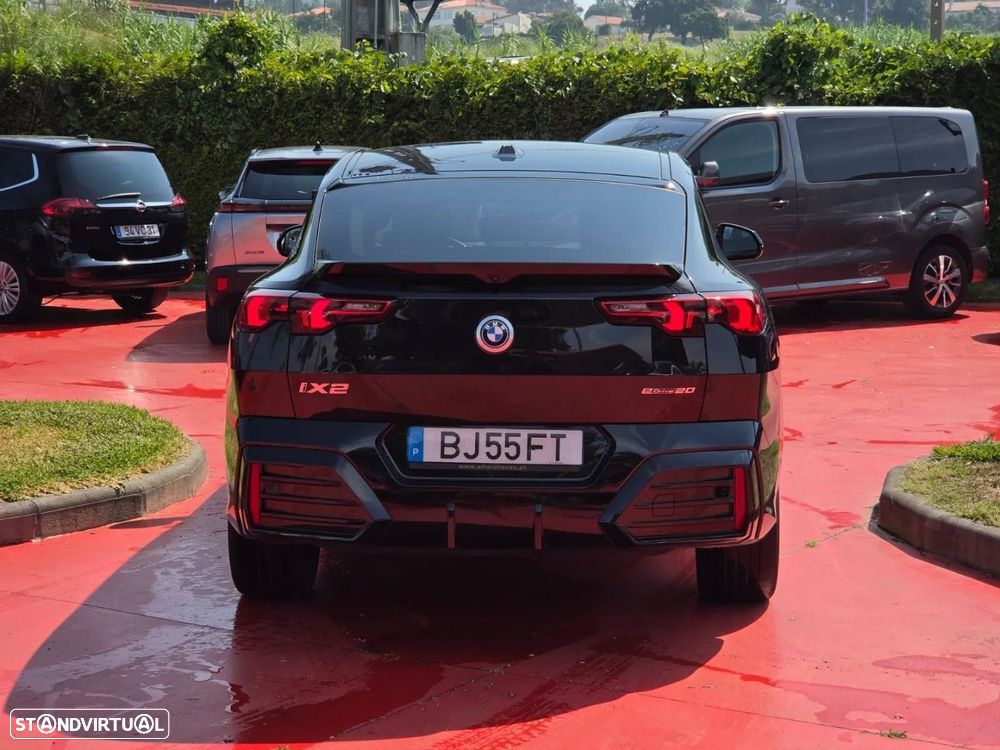 BMW iX2 eDrive20 Pack Desportivo M - 5