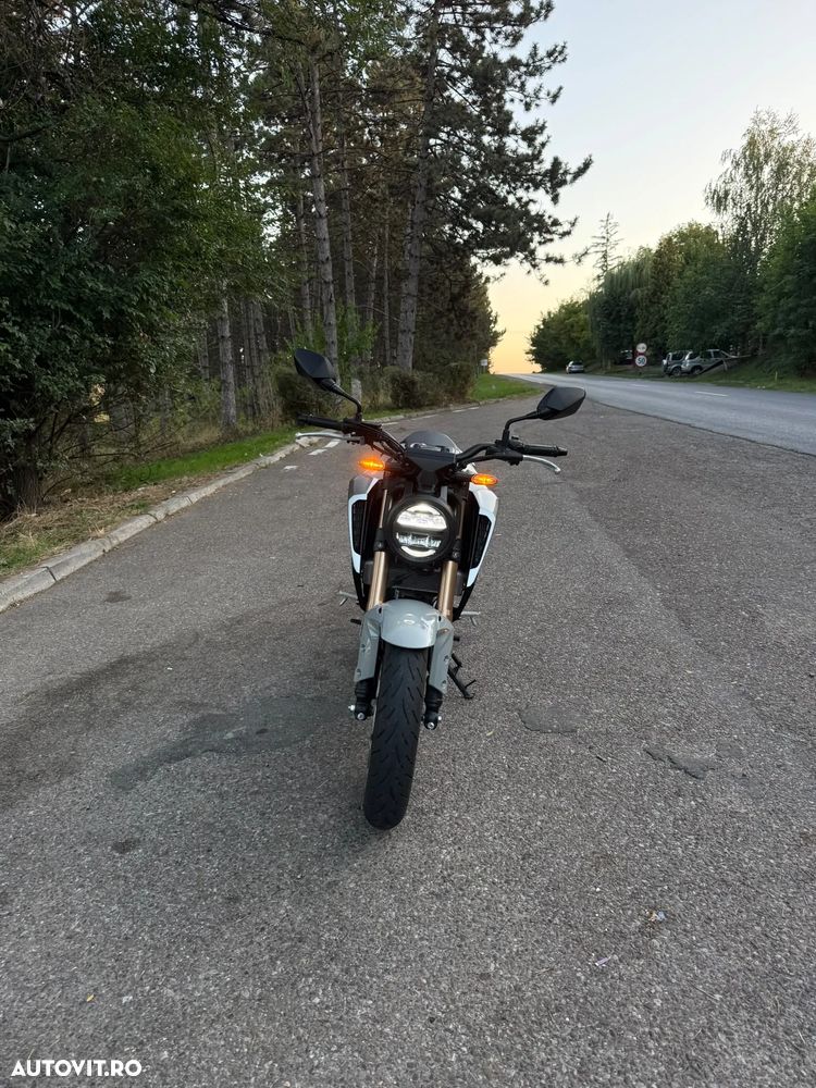 Honda CB 125R - 1