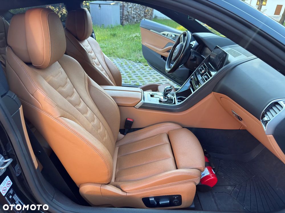 BMW Seria 8 - 16