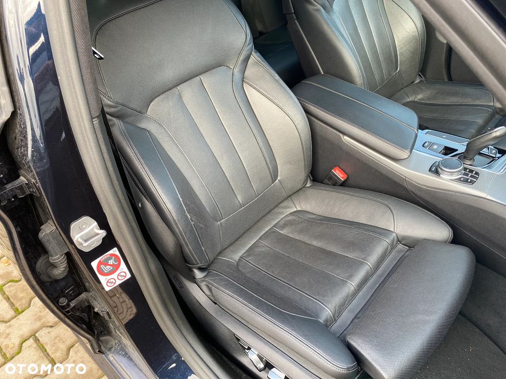BMW Seria 5 540i xDrive Touring - 14