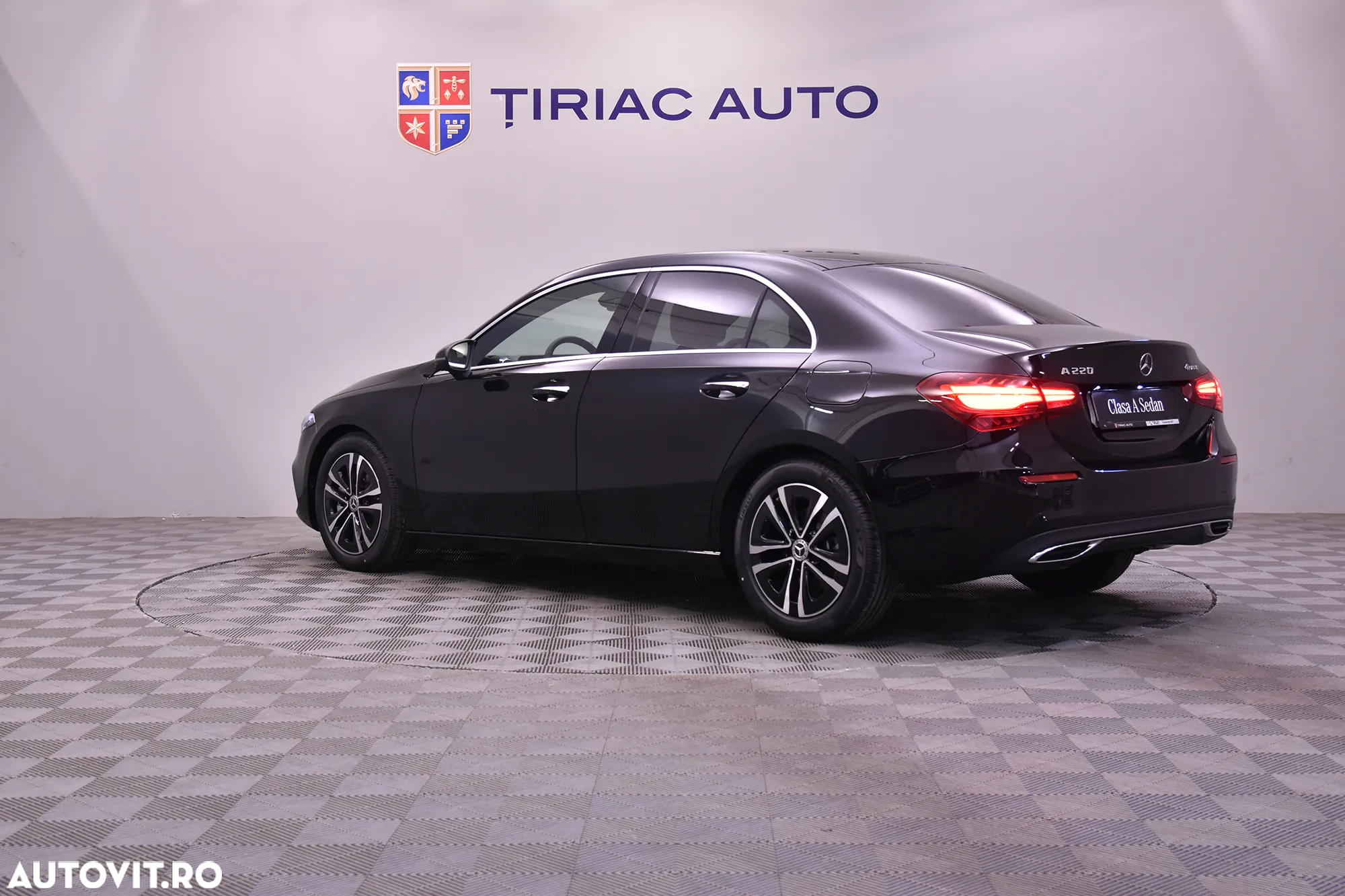 Mercedes-Benz A 220 4MATIC MHEV 8G-DCT Sedan - 3