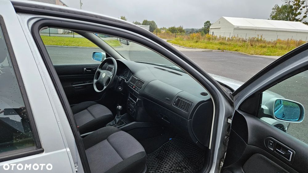 Volkswagen Golf 1.6 Edition - 19