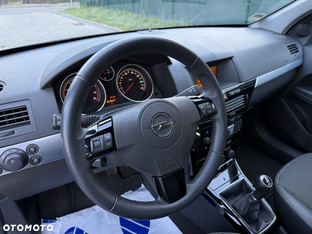 Opel Astra 1.8 Innovation - 23