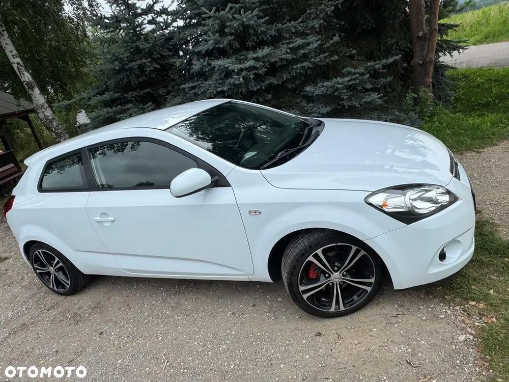 Kia ProCeed - 17