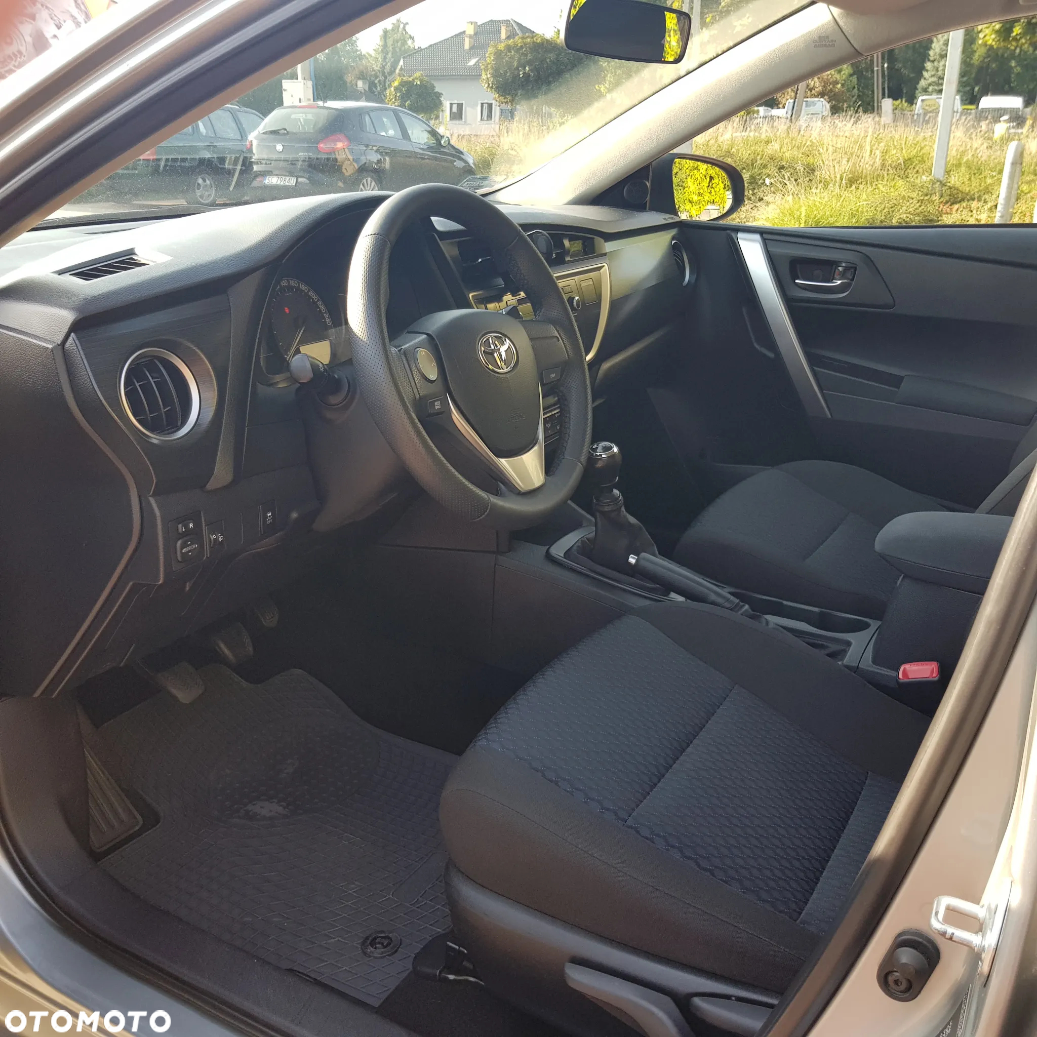Toyota Auris 1.4 D-4D Active - 5