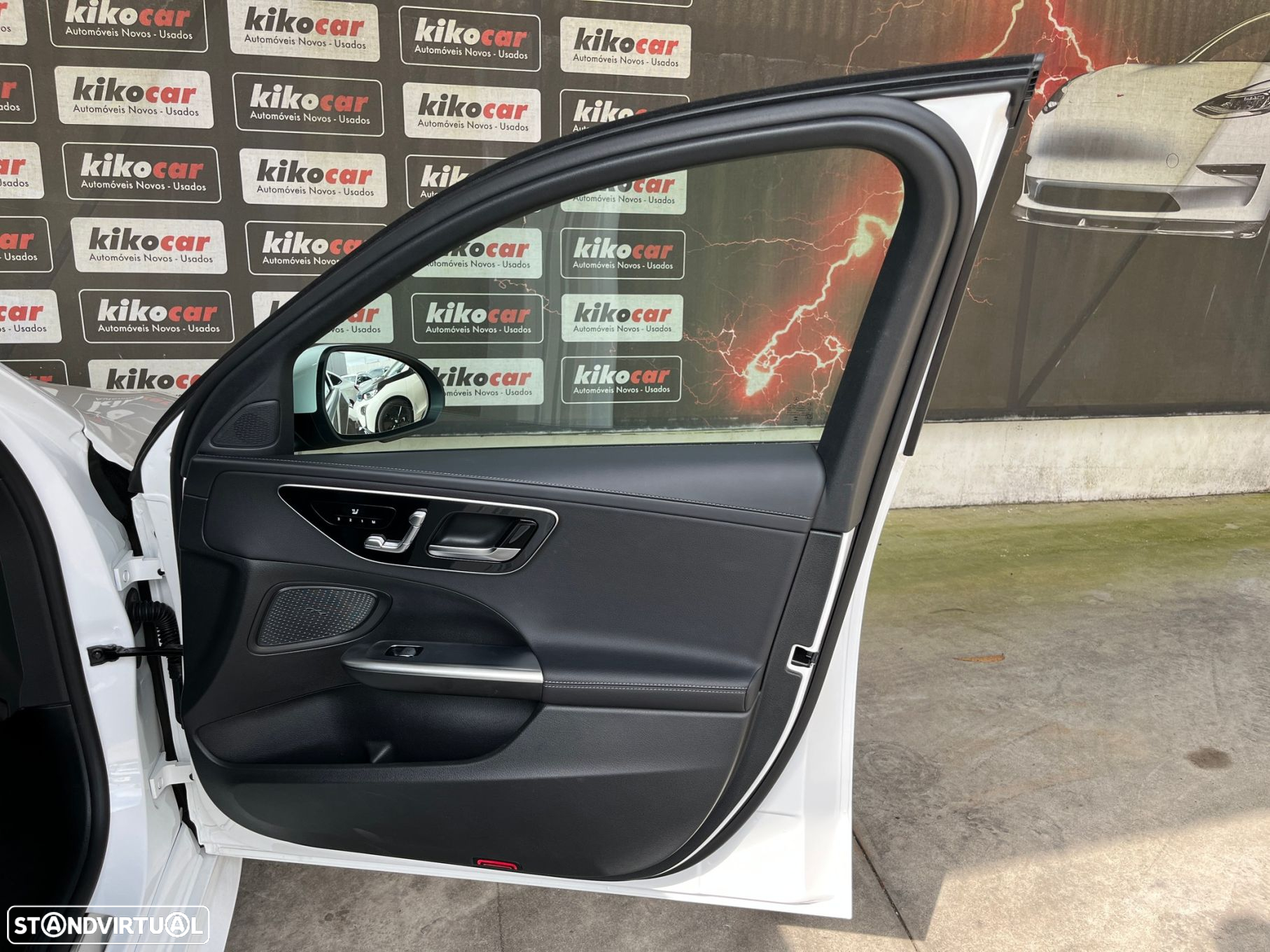 Mercedes-Benz C 300 e AMG Line - 38