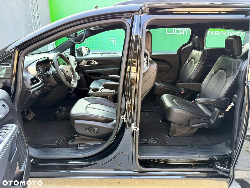 Chrysler Pacifica - 10