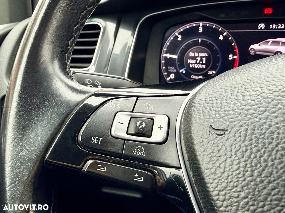 Volkswagen Golf 1.6 TDI Comfortline - 26