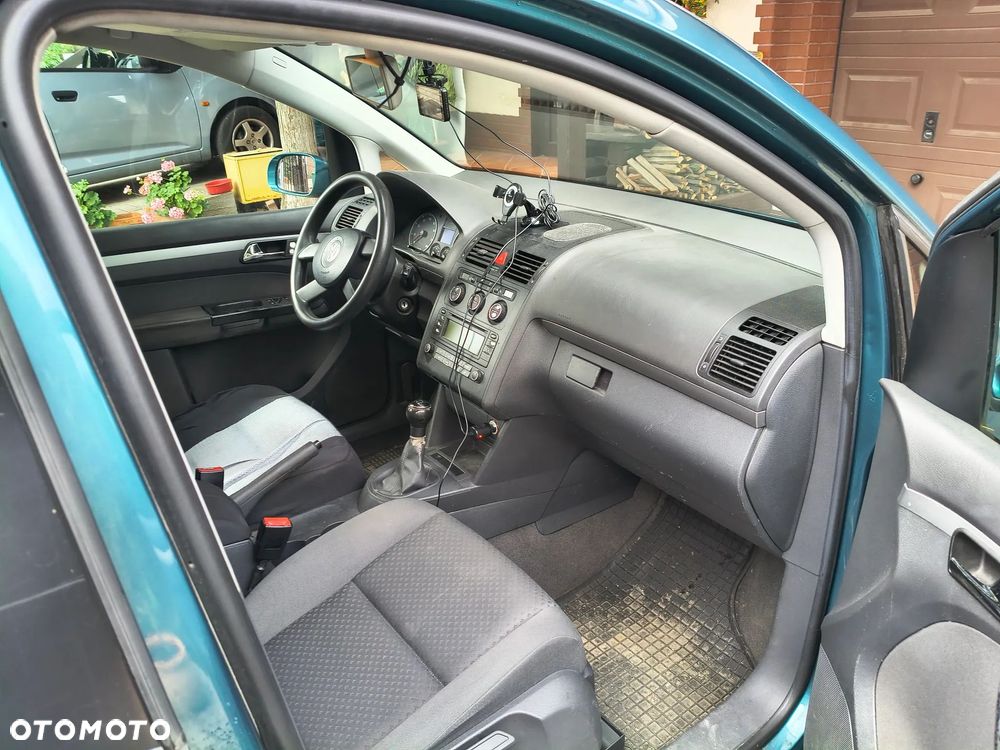 Volkswagen Touran 1.6 FSI Basis - 9