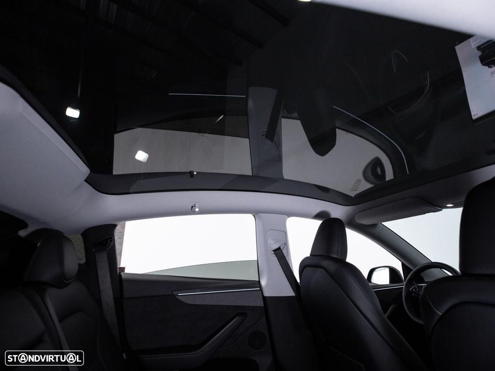 Tesla Model Y Long Range Dual Motor AWD - 14