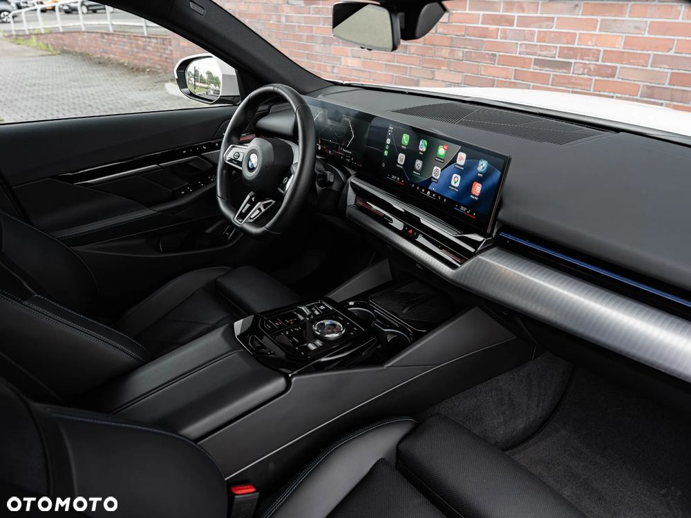 BMW Seria 5 520d xDrive - 24