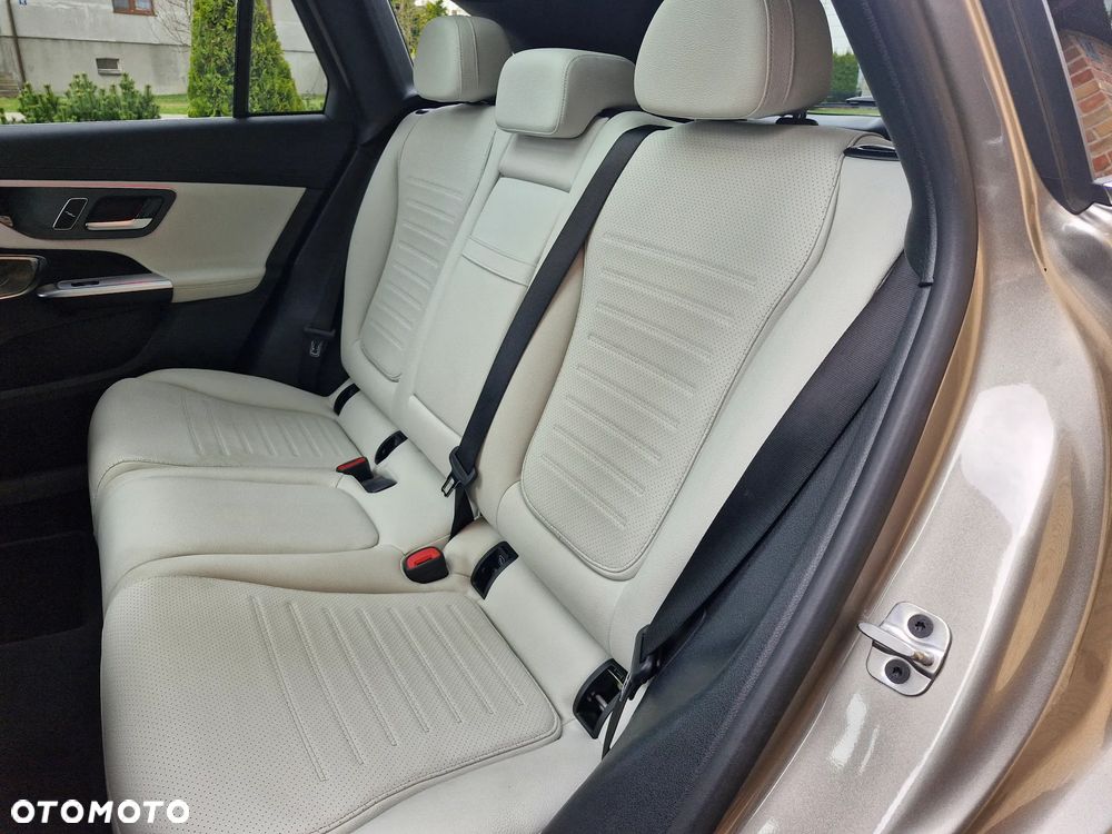 Mercedes-Benz GLC - 24