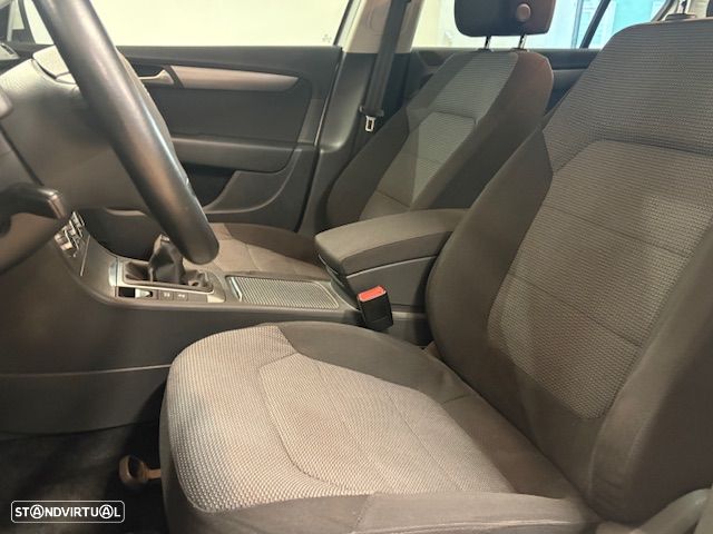 VW Passat 1.6 TDI BlueMotion - 23