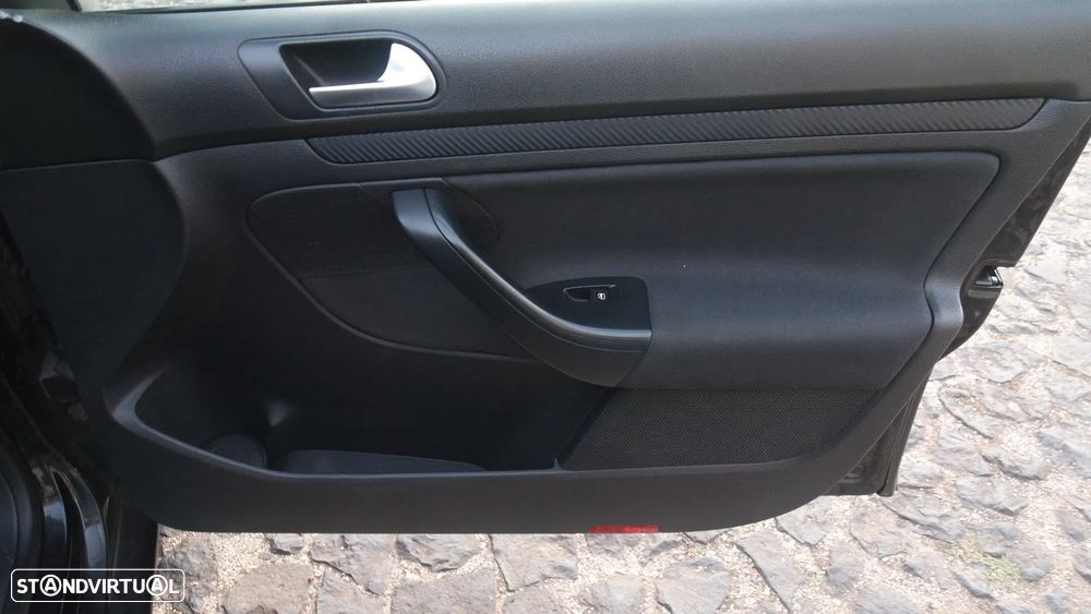 VW Jetta 1.6 TDi Confortline - 21