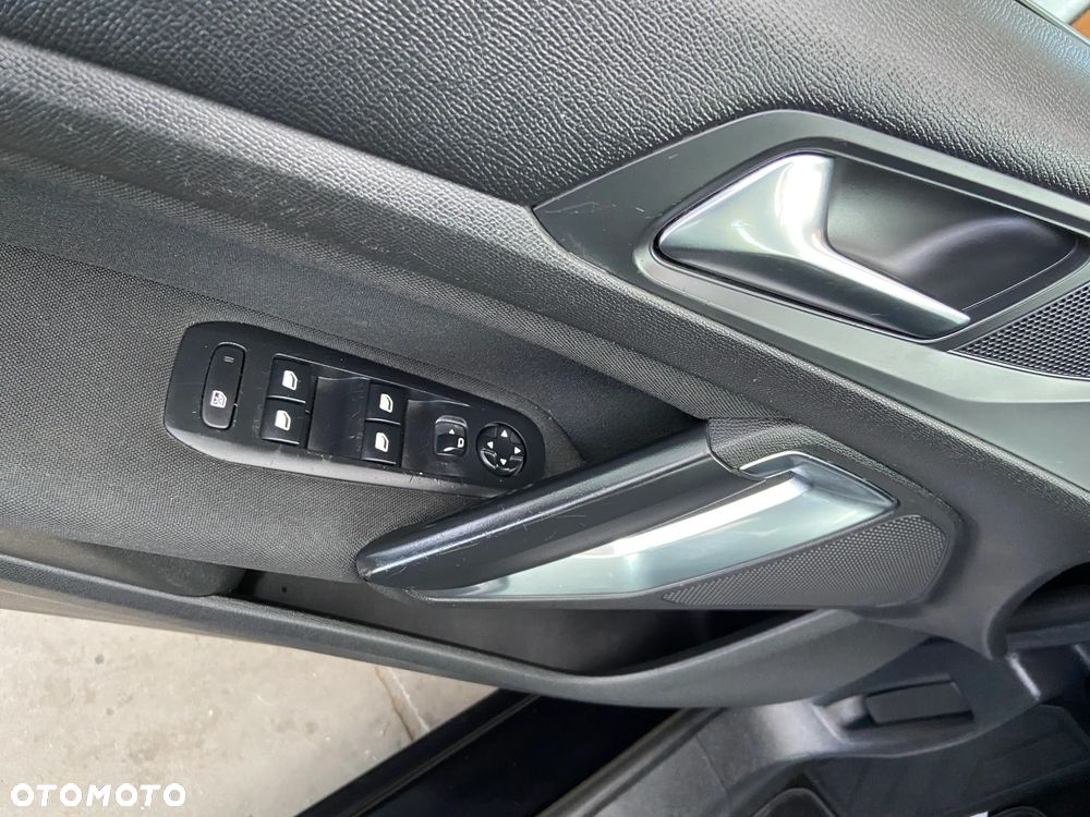 Peugeot 308 82 VTi Active - 17