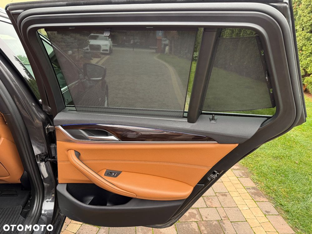 BMW Seria 5 520d Luxury Line - 23