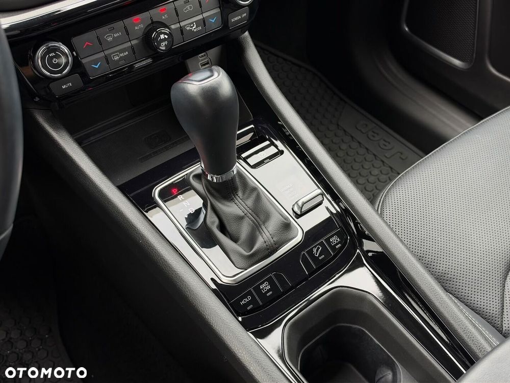 Jeep Compass - 28