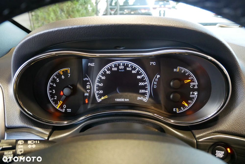 Jeep Grand Cherokee - 24