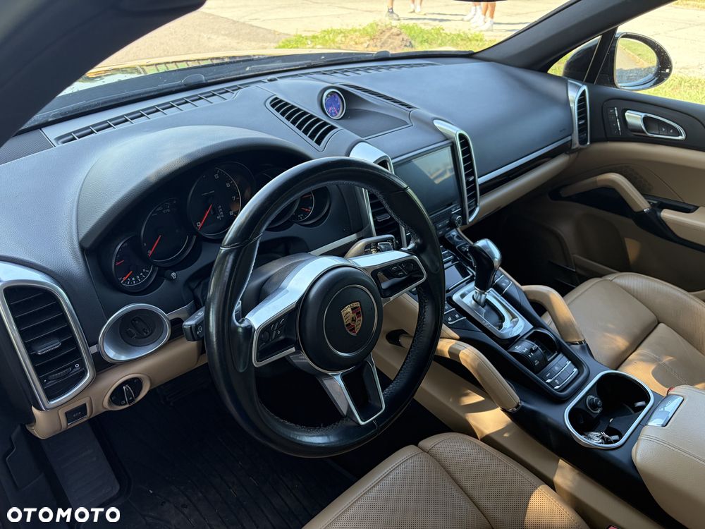 Porsche Cayenne Platinum Edition - 18