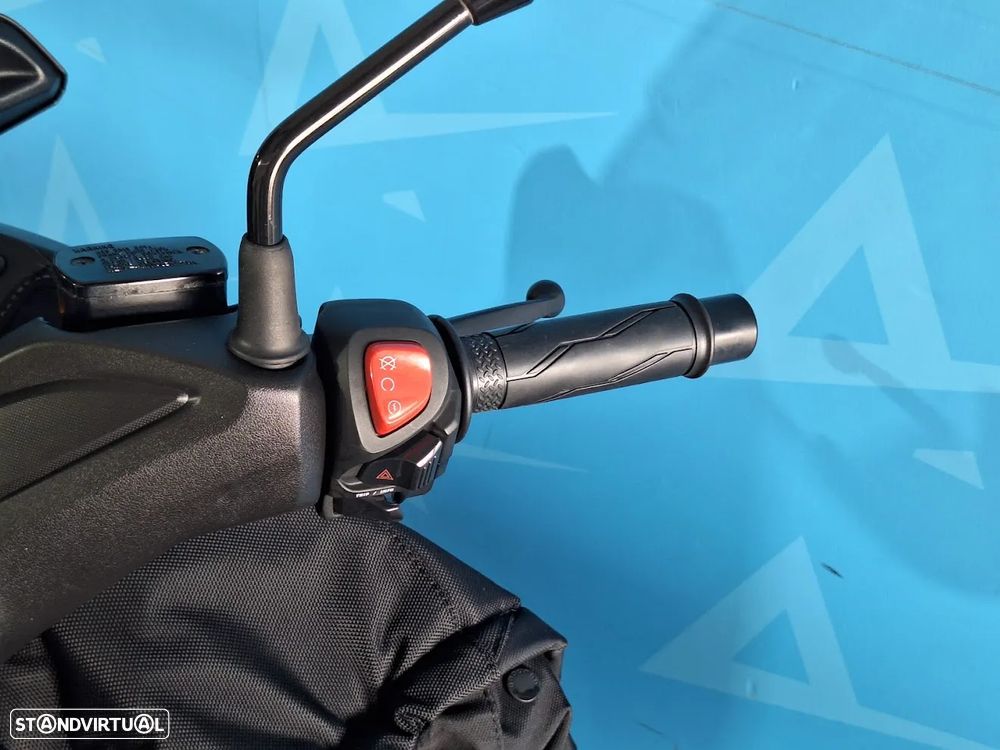 Yamaha X-Max 300 - 9