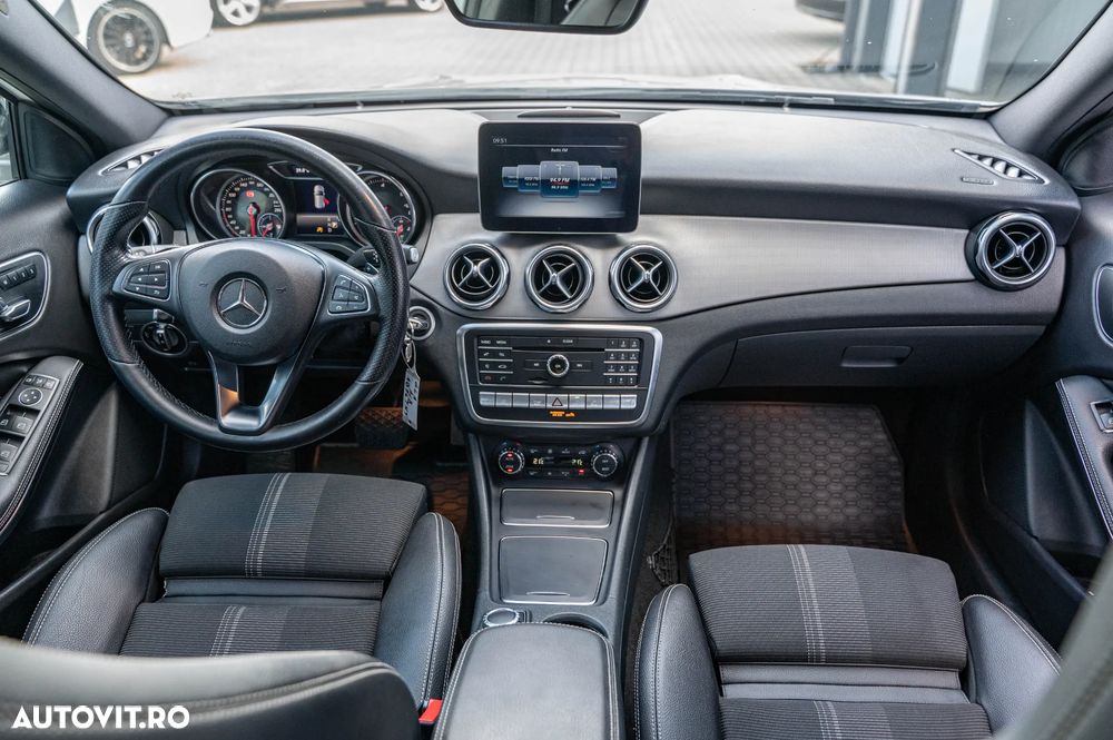 Mercedes-Benz GLA 220 d 4MATIC 7G-DCT - 10