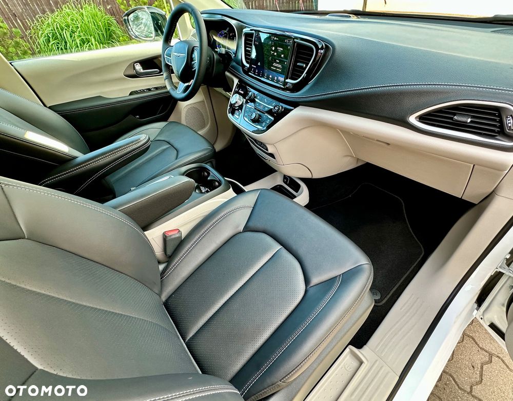 Chrysler Pacifica - 5