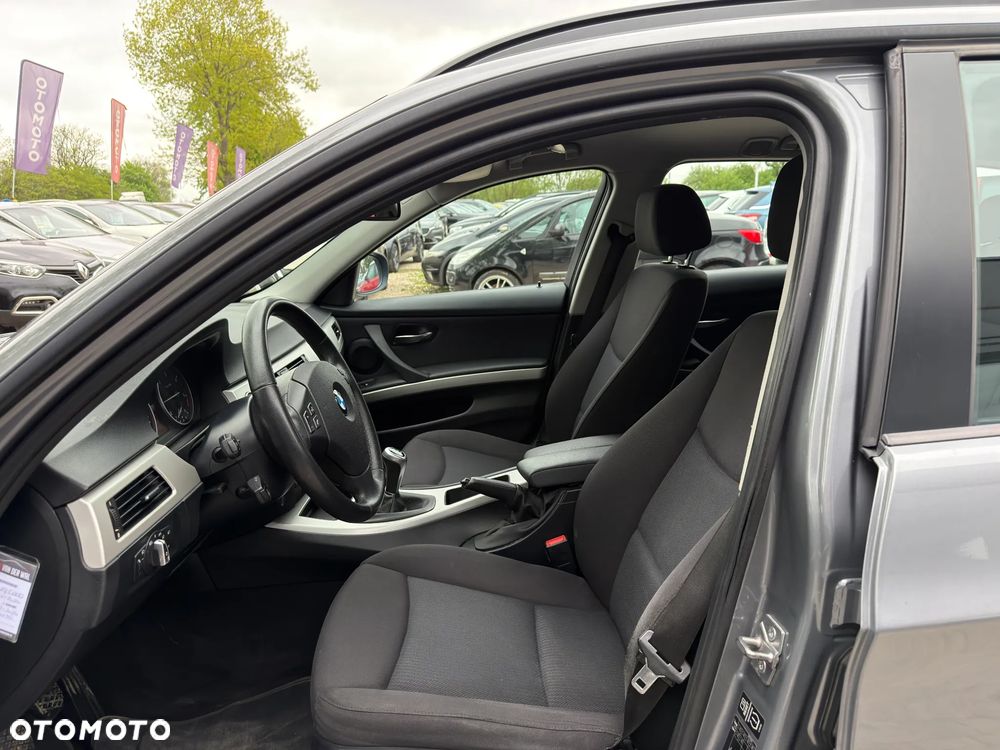 BMW Seria 3 318d - 21