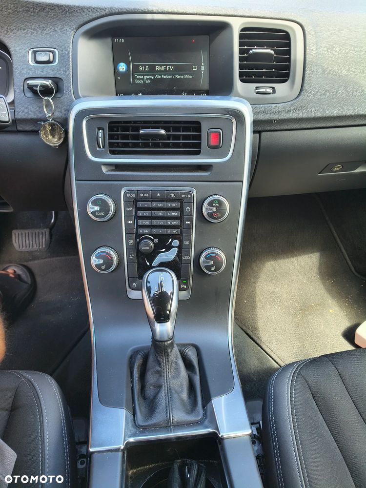 Volvo V60 D4 Geartronic Momentum - 16