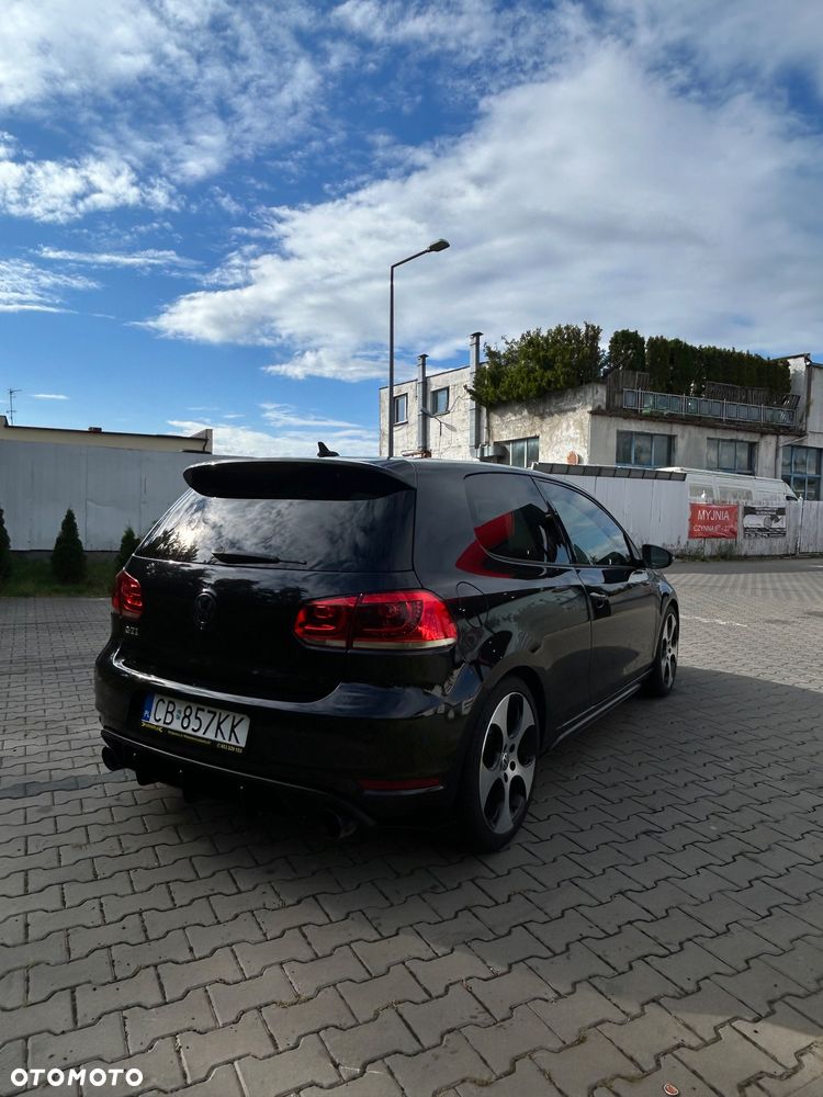 Volkswagen Golf - 6