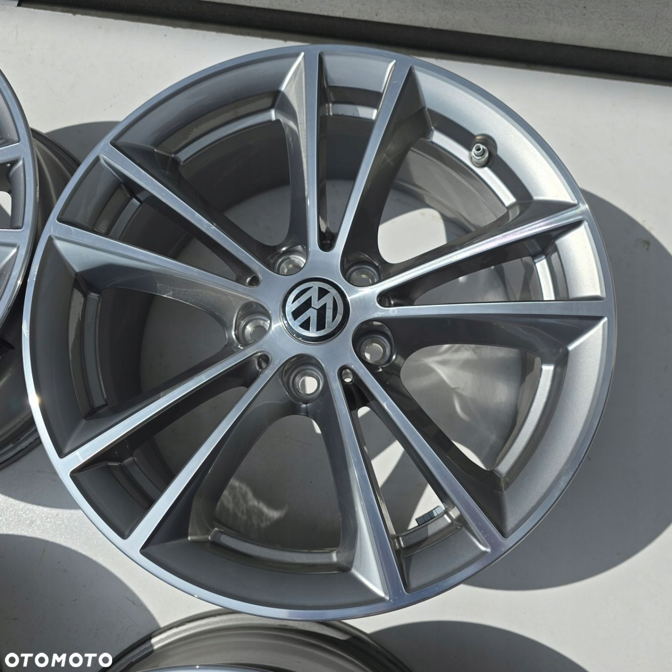 VW PASSAT B7 B8 CC TIGUAN I II ARTEON SHARAN 17 ET27 5x112 4X - 5