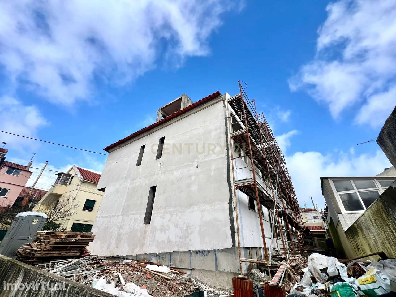 Moradia geminada T4 em fase de construção localizada em Casal de Cambr - Grande imagem: 3/11