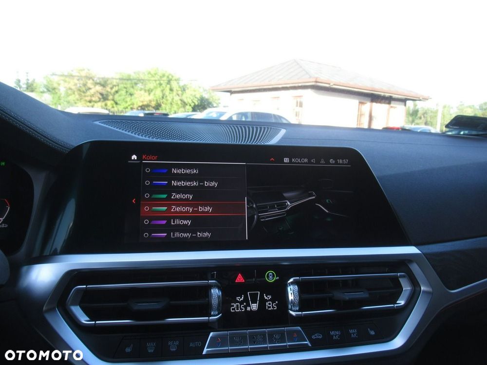 BMW Seria 3 320i Luxury Line - 24