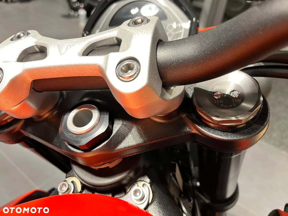 Triumph Street Triple - 9