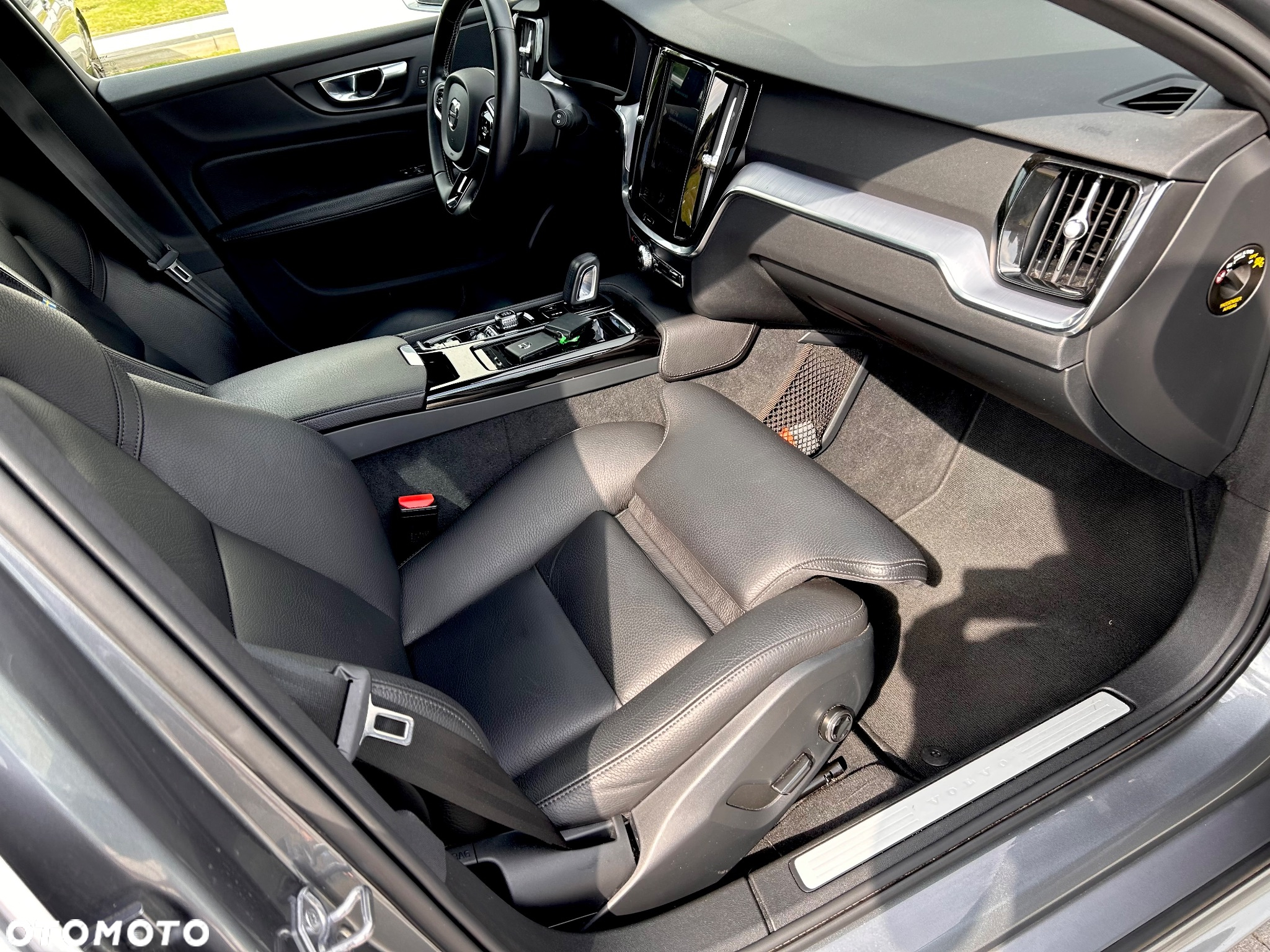 Volvo V60 T6 AWD Plug-In Hybrid Essential - 18
