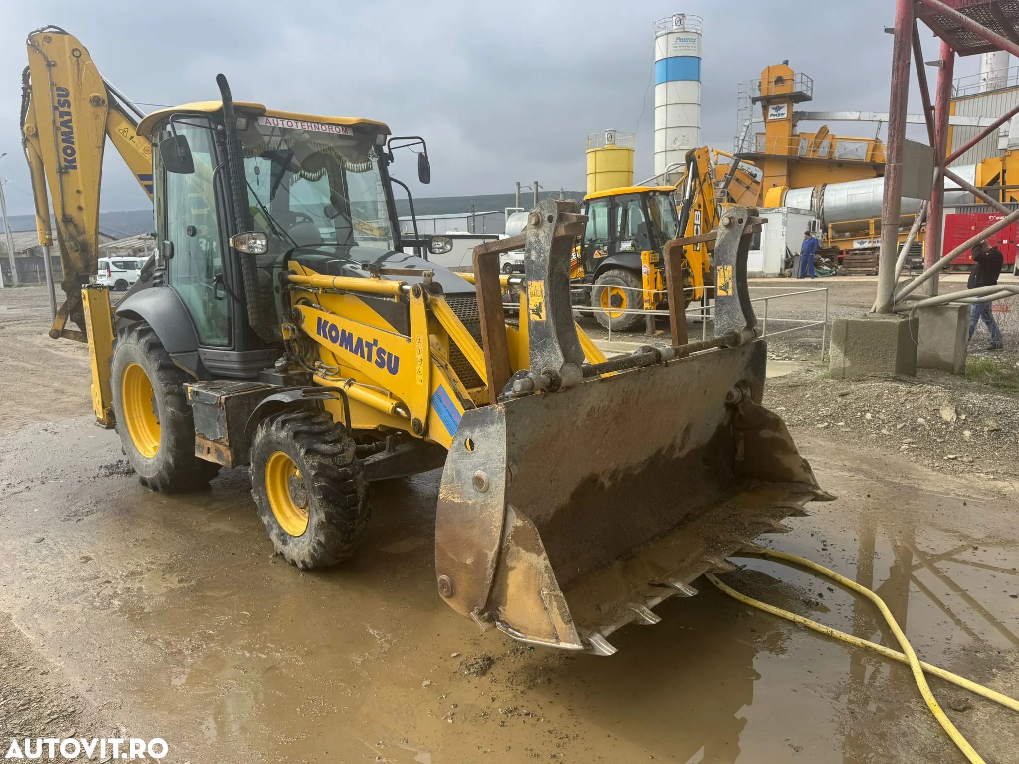 Komatsu WB 97 R Buldoexcavator - 1