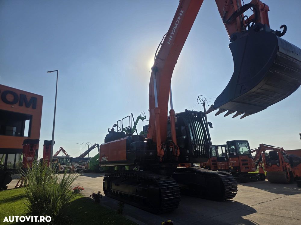 Hitachi ZX350LCN-6, 8.687h, CUPLA RAPIDA, cupa 2,2mc dinti NOI, latime 2,99m, ad sapare 7m, lant 90% bun doar 595h deplasare, consum mediu 17l/h, inst picon, inst rotire pe brate, GRESARE AUTOMATA, camera spate, ridica 25t, PROMOTIE 97.900 EUR+Tva - 6