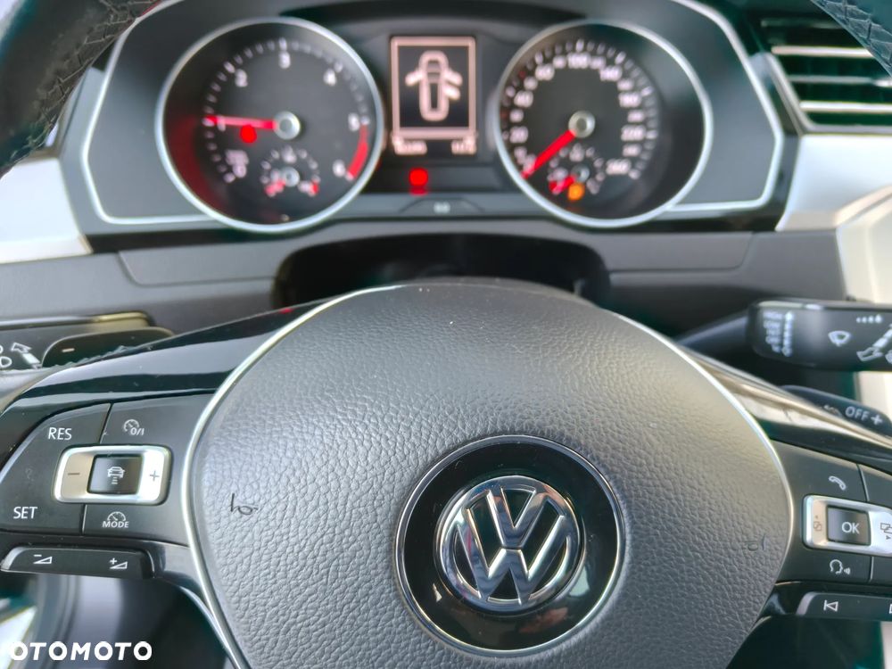 Volkswagen Passat 2.0 TDI SCR DSG Comfortline - 16