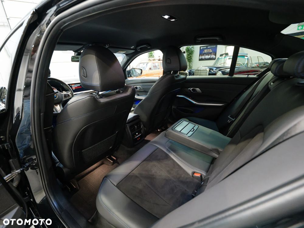 BMW Seria 3 320d xDrive M Sport sport - 19