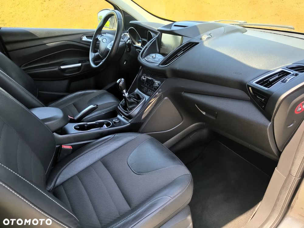 Ford Kuga 2.0 TDCi 2x4 Titanium - 31