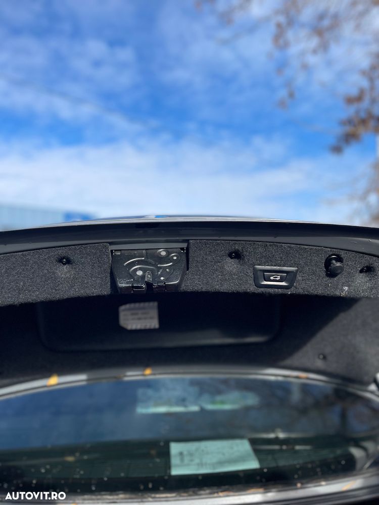 BMW Seria 5 520i Aut. Luxury Line - 13