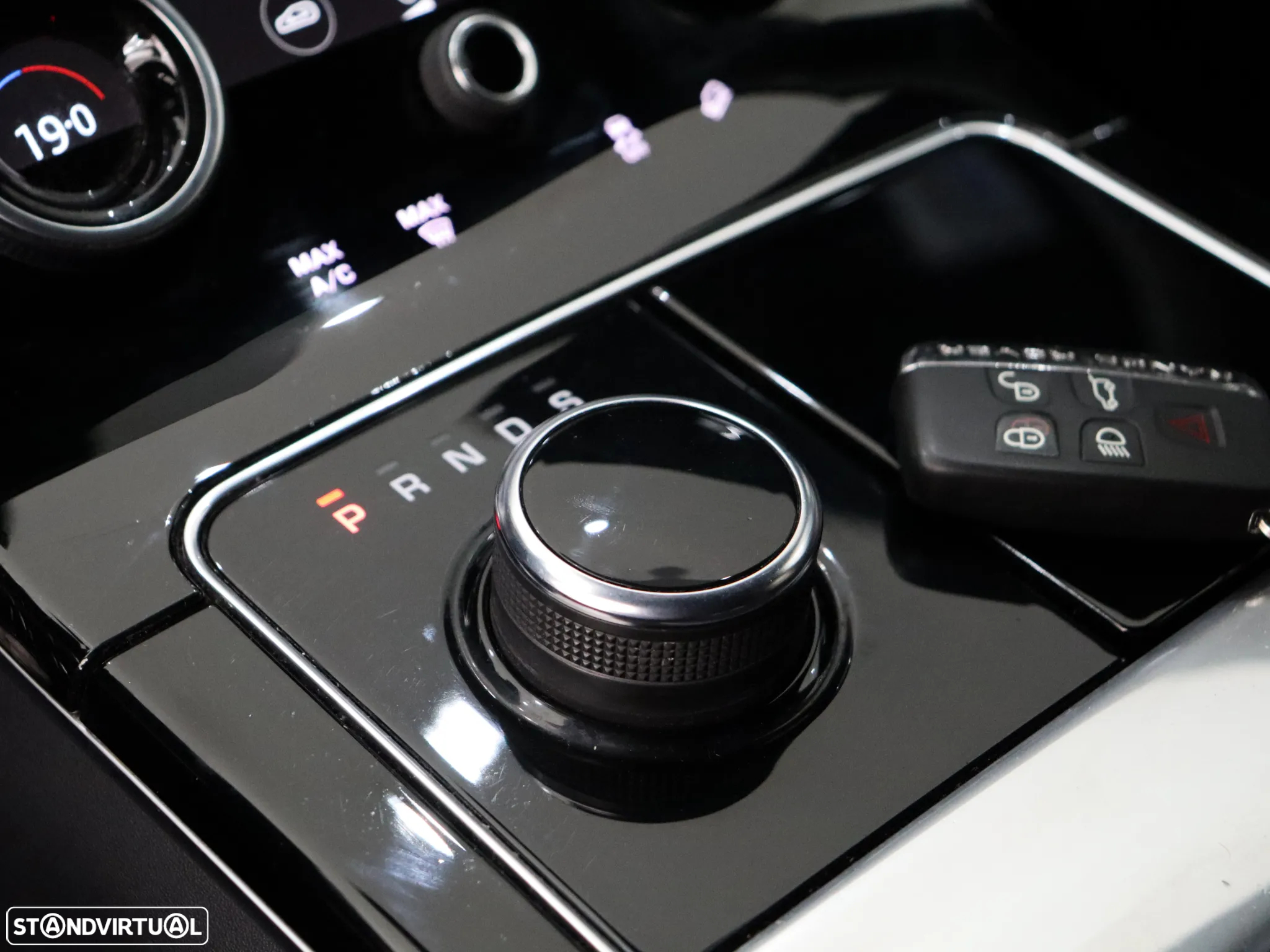Land Rover Range Rover Velar 2.0 D R-Dynamic SE - 27