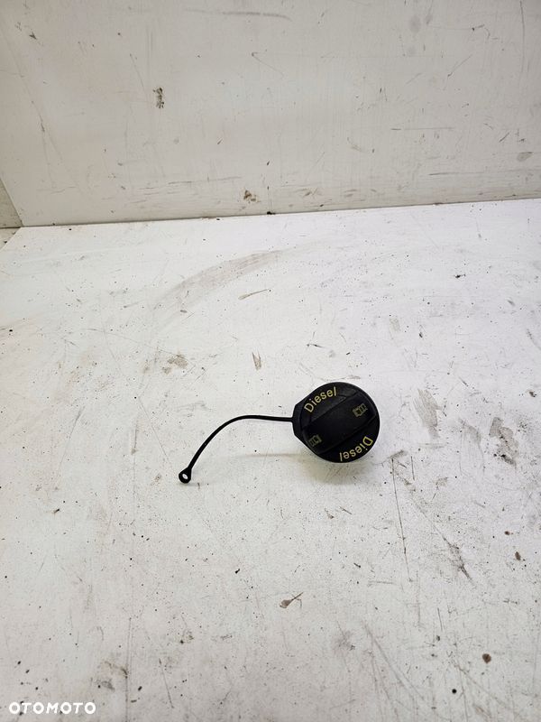 KOREK WLEWU PALIWA AUDI Q3 FE VW SEAT 3AA201553 - 1