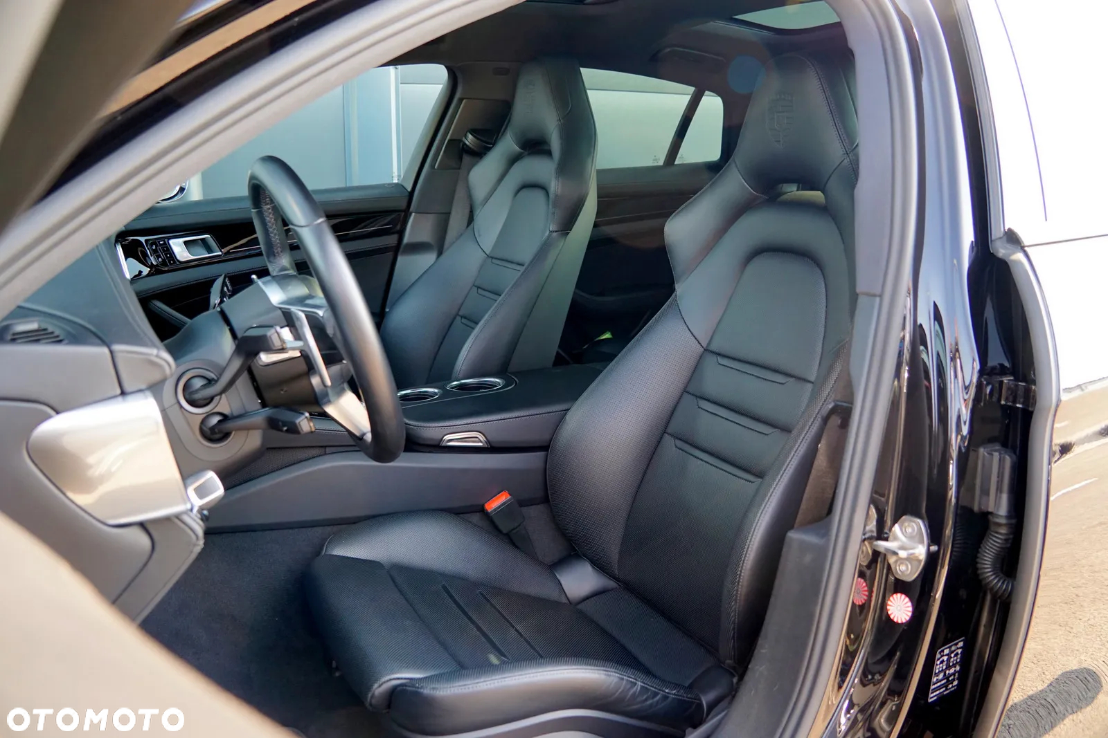 Porsche Panamera 4 E-Hybrid 10 Years Edition - 16