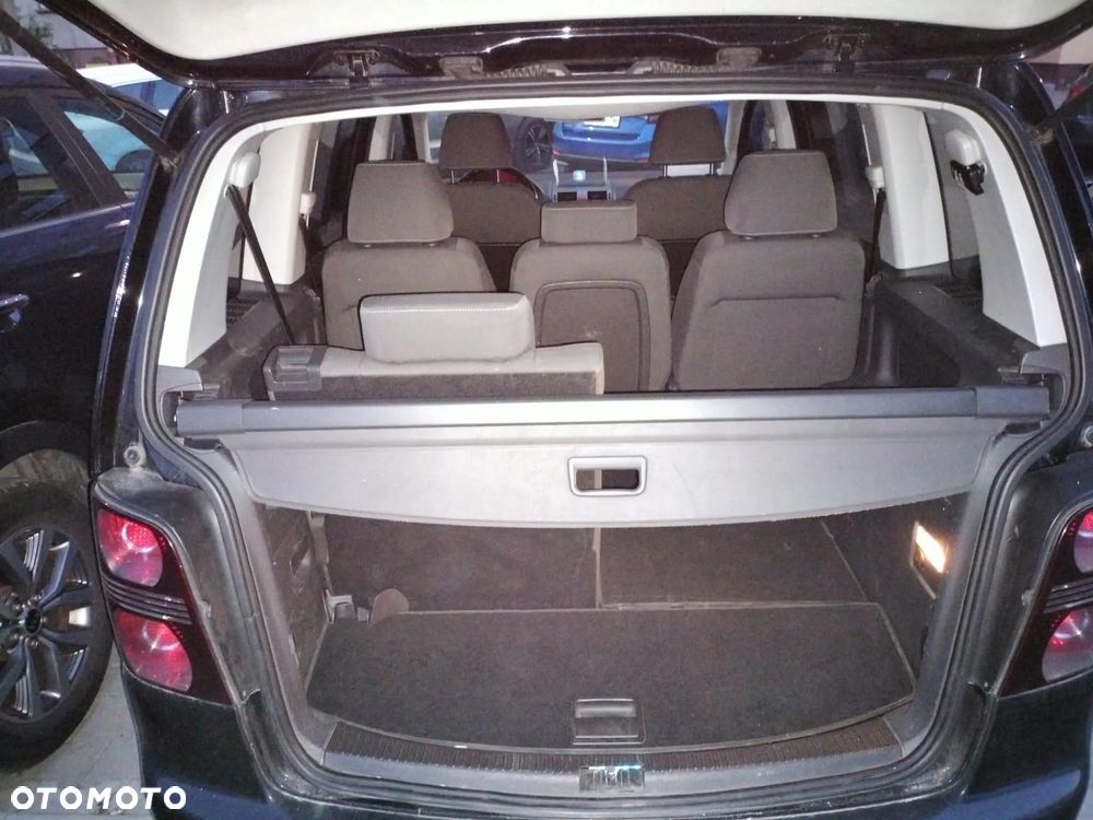 Volkswagen Touran 1.9 TDI DPF BlueMot Trendline - 9