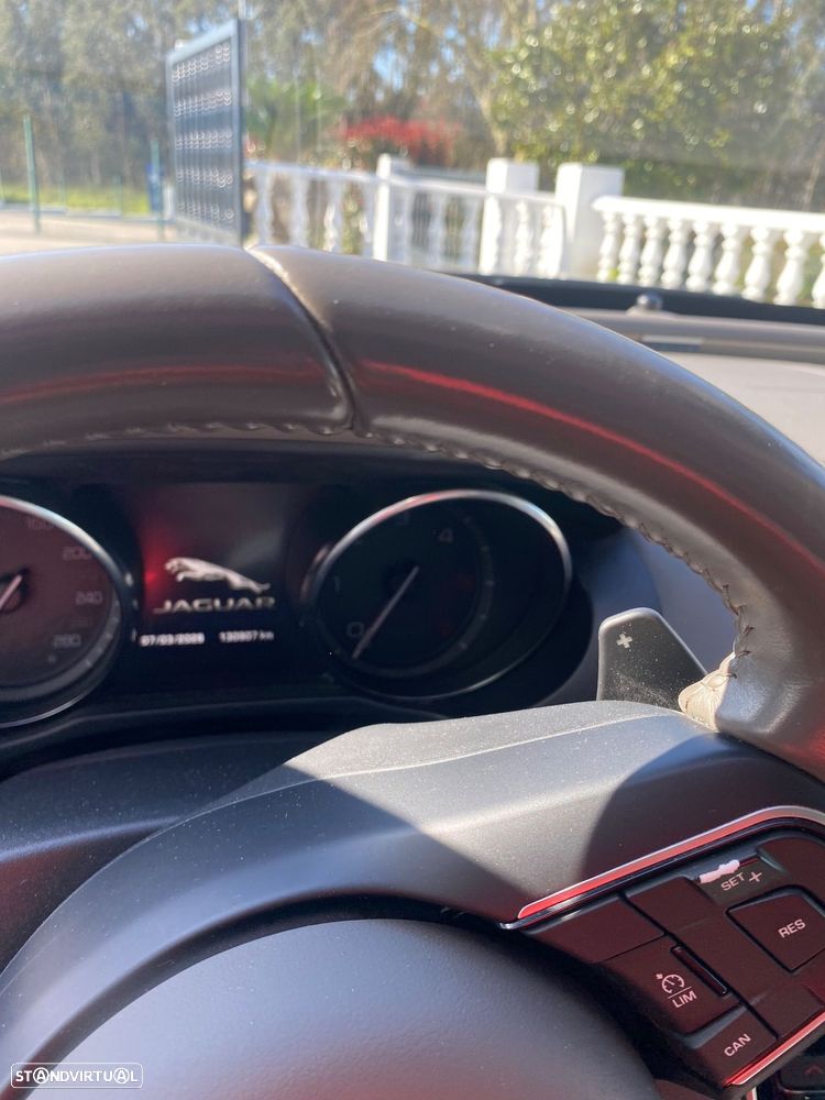 Jaguar XE 2.0 D Prestige Aut. - 3