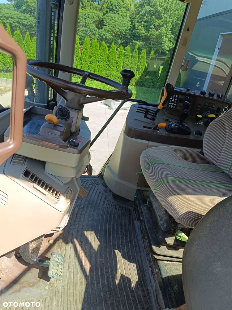 John Deere 6520 - 7