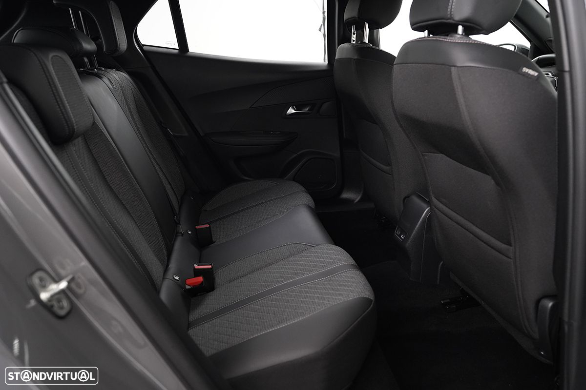 Peugeot 2008 1.2 PureTech Allure - 24